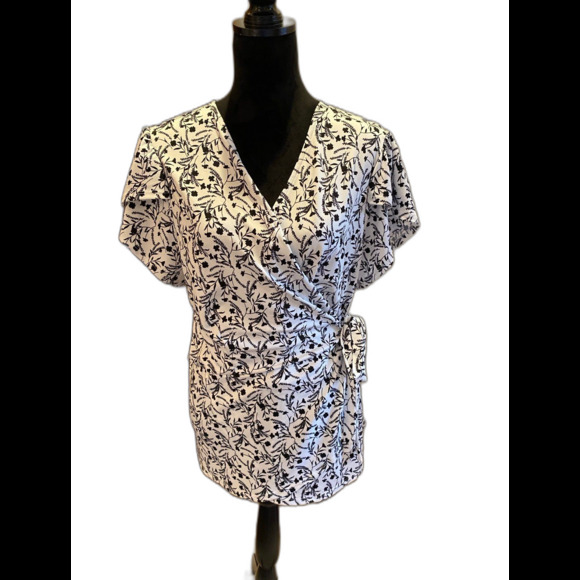 A.U.W. Blouse Plus size 3X  Top Wrap  with Cap Sleeve White w/ Black Pattern - Picture 2 of 7